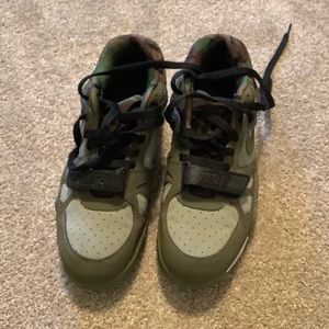 Came Nike Air Trainers Boy’s size 6= woman’s size 7.5